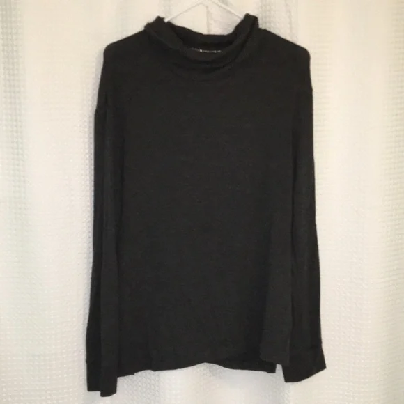 STARS ABOVE - Super soft long sleeved loose turtleneck Sweater. Size: Medium - Picture 3 of 6